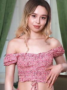 presenting mia photo