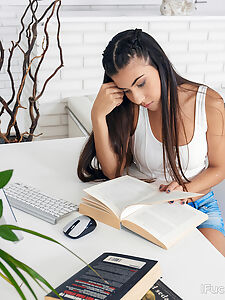 spends brunette photo