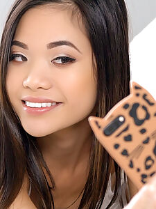 petite girlfriend photo